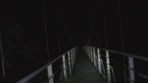 宮崎県都城市にある心霊スポットで有名な関之尾滝の大滝正面にある吊橋